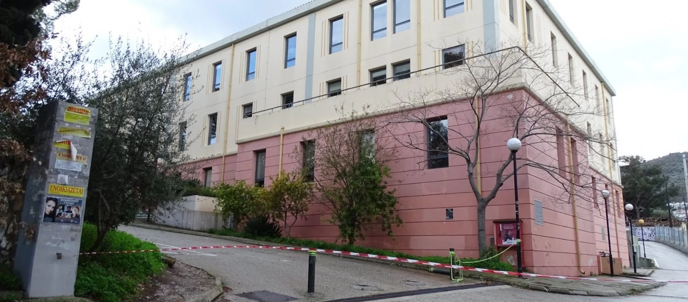 Ληστεία στο κυλικείο του Νοσοκομείου Αιγίου - Με 3.000 ευρώ διέφυγαν οι δράστες